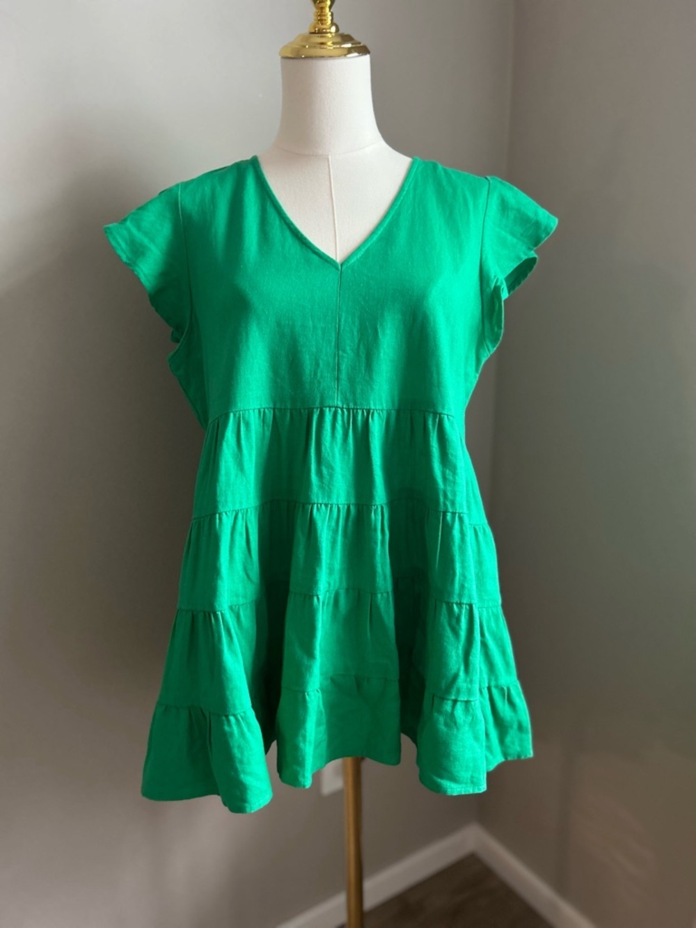 Linen blend Betty Basics Leila bright Green V-Neck Tiered flutter Sleeve Top